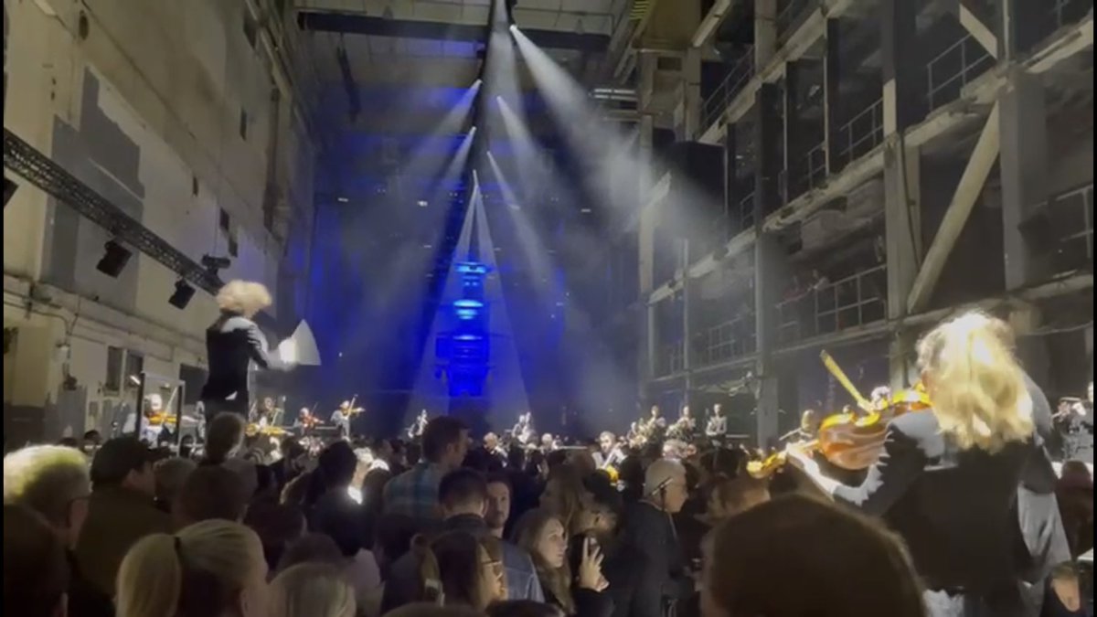 Rubbastuff's tweet image. What a fantastic evening.
@auroraorchestra at @Printworks_LDN 

#livemusic #orchestra #perfornance #printworks