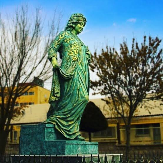 TheKurdss's tweet photo. The Middle East's First Woman Historian ☀️

Mastoureh Ardalan (1805 - 1848) was a Kurdish poet, historian, and writer. https://t.co/EMTjcH7nsn
