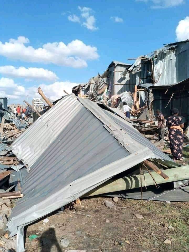 mukuru_cjc's tweet photo. People are suffering  because they don't have a place to sleep, is this what uhuru kenyatta meant to them when he was promising affordable housing? @UhaiWetu @hakijamiitrust @DefendersKE @AmnestyKenya @pamoja_trust @gacheke2011 @DandoraJustice @StateHouseKenya #EndMukuruEvictions https://t.co/5V0fx39qAs