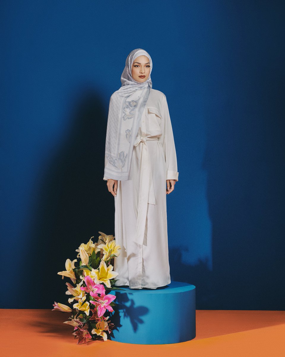 _amstudio's tweet photo. THE LILIUM SERIES
-
Photographer • @azimmahayudin
Client • @bimsquare__ 
Muse • @aamyrarosli 
MUA • Ahma Dani https://t.co/kEmZ7vGMOk