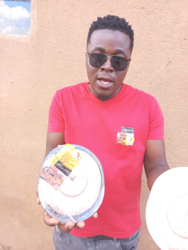 Ndi_Muvenda_'s tweet photo. Hustler Of The Day  🙌❤️

Meet Rendani Nematswarani Founder and Ceo of Eco Chicken Wors 🐔🔥

First Black owned wors not fronted 🔥 May God Be With You my Brother https://t.co/gR6nHXW6kd