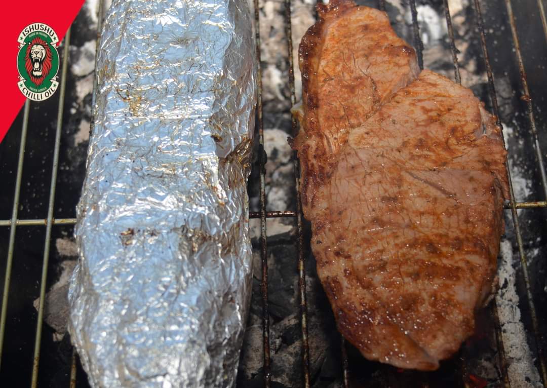 ishushu_oil's tweet photo. What goes on last on the braai? It’s the steak and garlic bread for us.​

Comment and let us know what you prefer. ​

Don’t forget to top it up with iShuShu Chilli Oil. 🌶🌶🌶​

#MakeItiShuShu #MakingMzansiiShuShu #FridayBraaiDay #ChilliOil https://t.co/DZG11YP8V1
