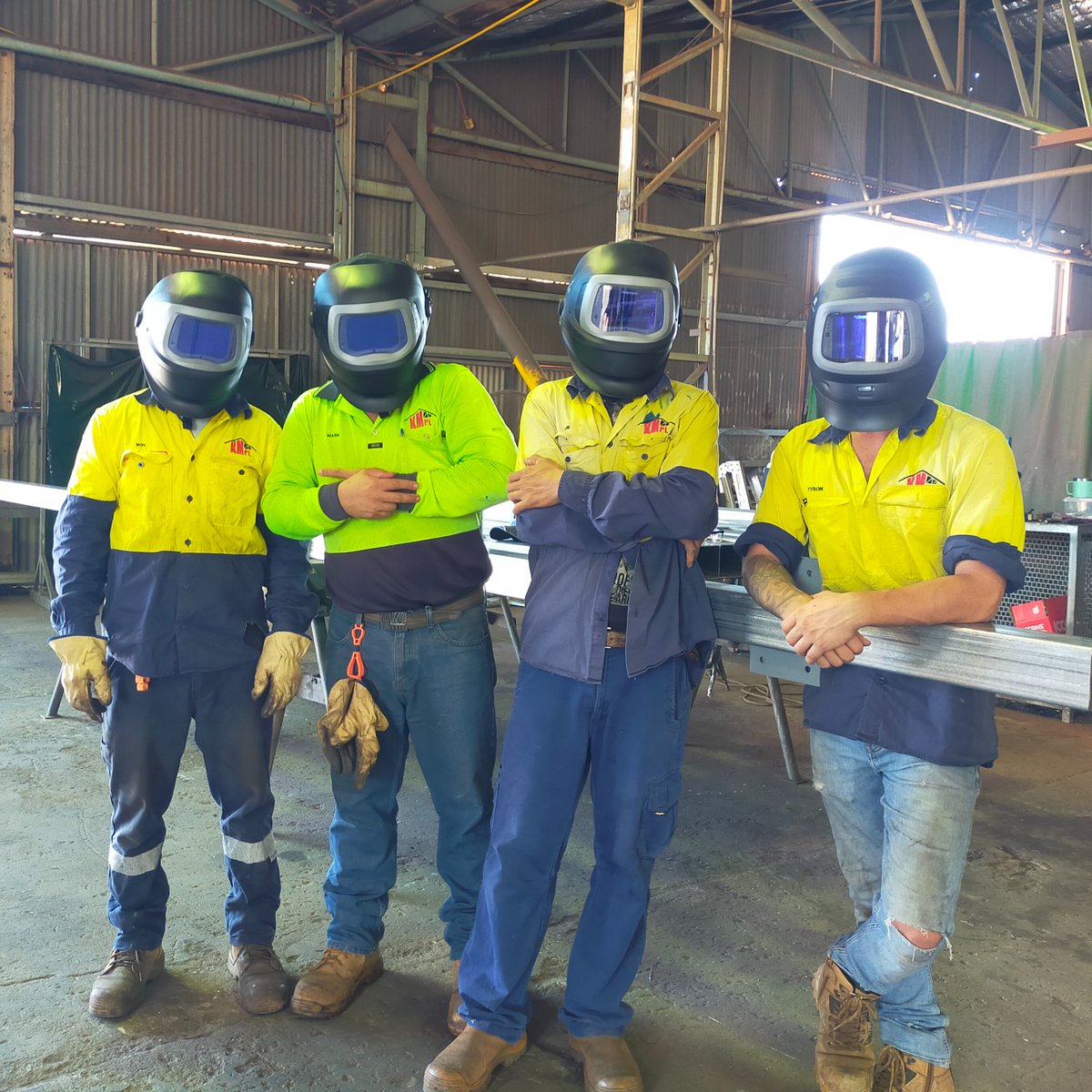 KimberleyManufr's tweet image. Besides looking deadly, these ventilated welding helmets are keeping us comfortable as the annual build-up begins. #steelwelding #kimberley #Speedglas
kmpl.com.au/news/kmpl-weld…