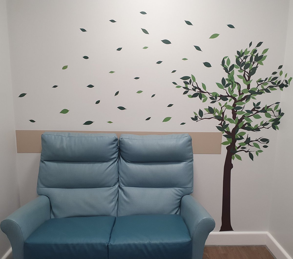 We are proud to introduce our discharge tree 🌳 which will be the first thing new patients see when they come onto the ward, the leaves will have written messages of positivity and advice written by our ladies on their day of discharge #watchthisspace #teamausten