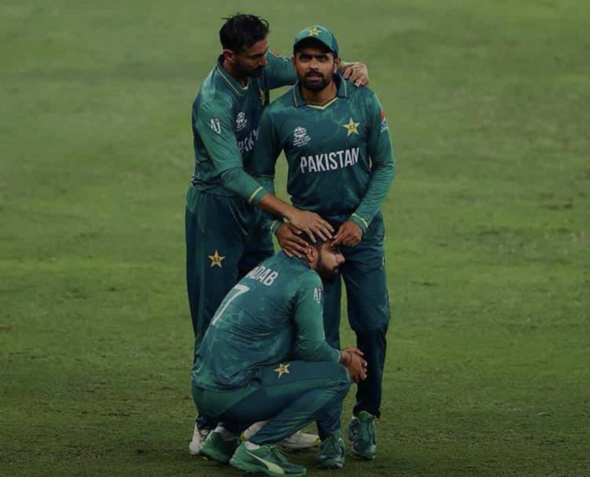 Callmemaggiee1's tweet photo. That 30 seconds of peace after waking up before you remember yesterday's match 💔
This picture broke my heart but super proud of my boys #Pakistan #PakistanZindabad https://t.co/xFjCsUyCvX