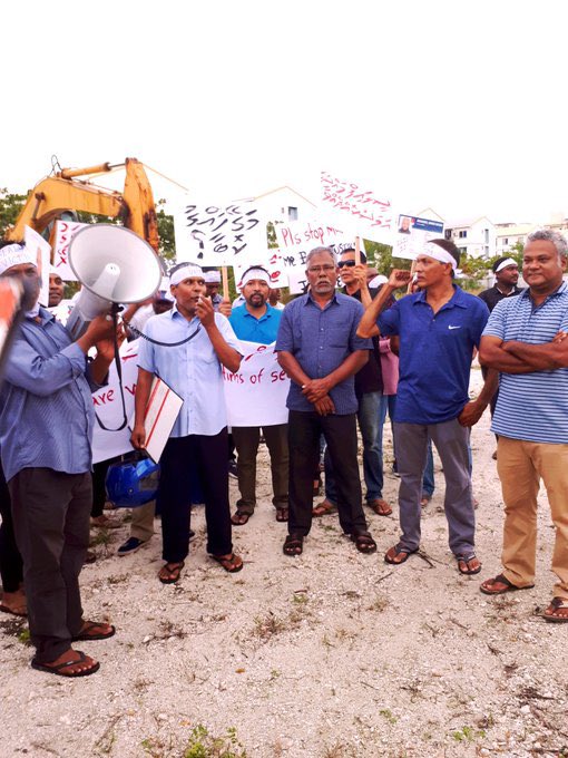 SealifeVictims's tweet photo. Muzahira iulaan: 

Flat thakaa gulhigen HDC ai sarkaruge ihumaalun vi gelumuge badal hoadhan kuri dhauva  ai gulhigen HDC ai sarkaarun vi settlement agreementai, hukumah amal nukoh, HDC in makaru hadhamun  dhaathi bavaa muzahira. 

18 November 2021 ge 15:15 Central Park kurimathi https://t.co/N63BZLUaqX