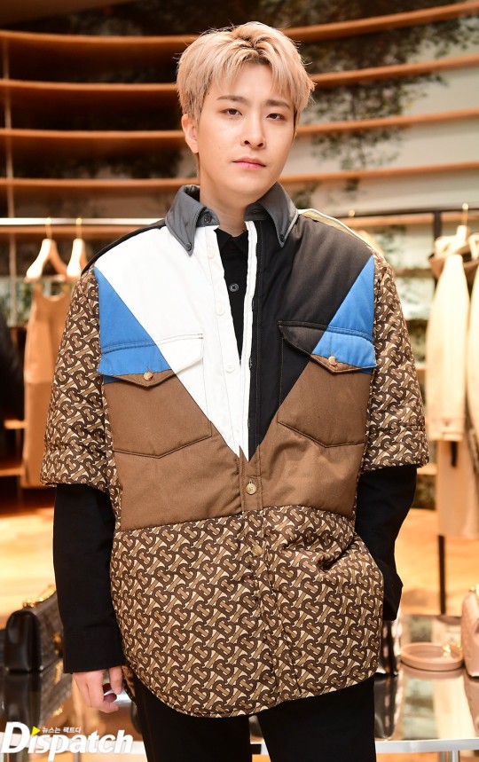 with_CYJ333's tweet photo. [📸] 211112 Naver News

(Youngjae in Burberry's THE IMAGINED LANDSCAPES JEJU.)

🔗 https://t.co/UdCnwOyLSi 

#YoungjaeXBurberryJeju #BurberryJeju #GOT7 #Youngjae #갓세븐 #영재 @GOT7Official @YOUNGJAExArs @GOTYJ_Ars_Vita @Burberry https://t.co/UW6PiQM6P3