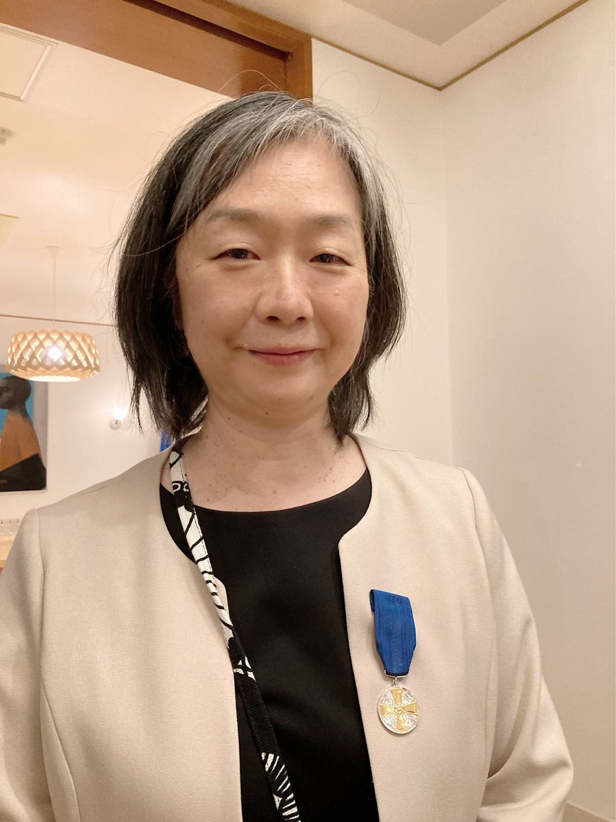 フィンランド 白薔薇勲章 金十字級 銀製 シルバーマークあり 超レア 箱付き フィンランド 白薔薇勲章 金十字級 銀製 シルバーマークあり 超