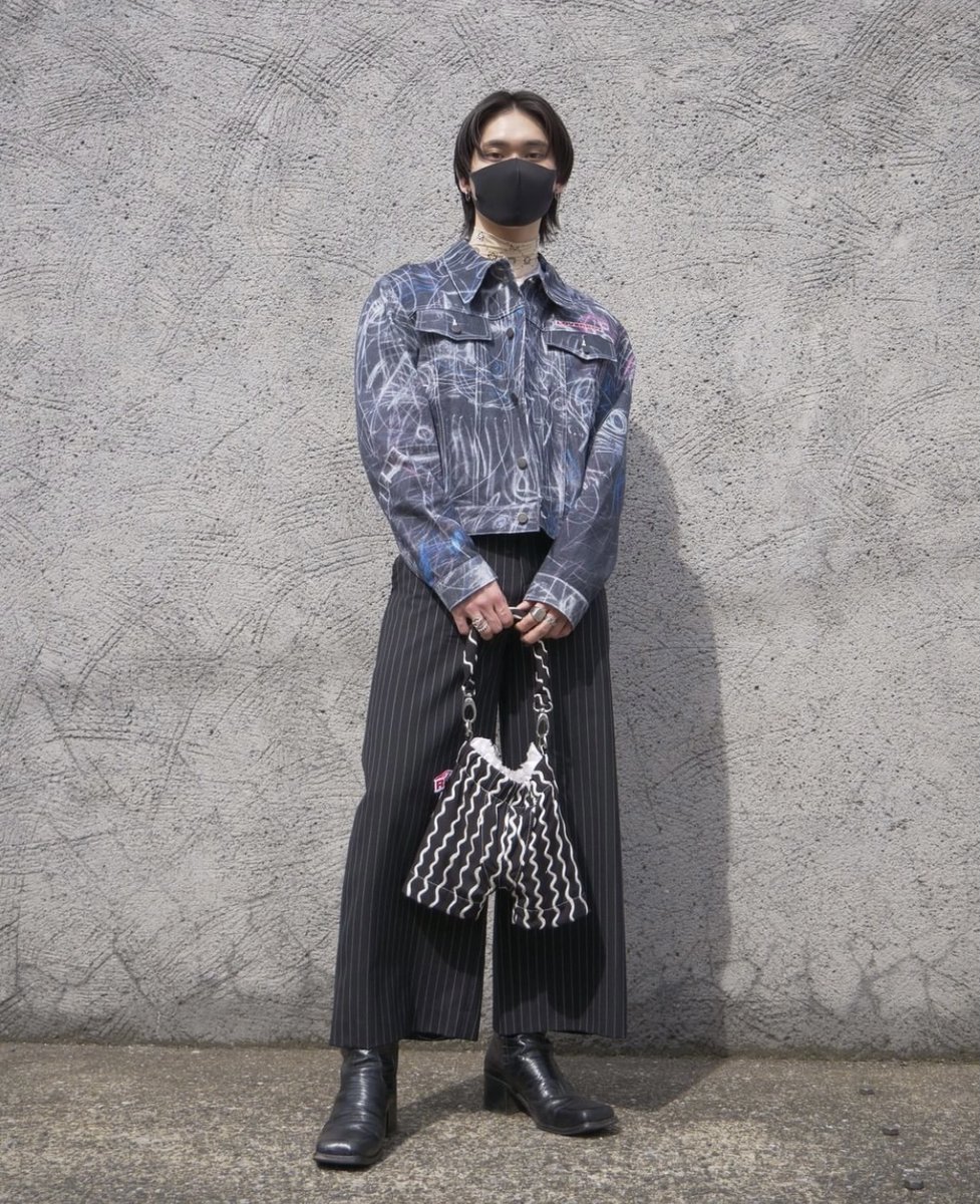 tokyomodesnap's tweet photo. Name: Yuki
Occupation: Student
/
Jacket: #charlesjeffreyloverboy
Tops: #artschool
Inner: #marineserre
Pants: # charlesjeffreyloverboy
Belt: #yproject 
Shoes: #johnlawrencesullivan
Bag: # charlesjeffreyloverboy
Accessory: #used
/
https://t.co/ZkjDsK5Ytw https://t.co/GfT5JPybCO