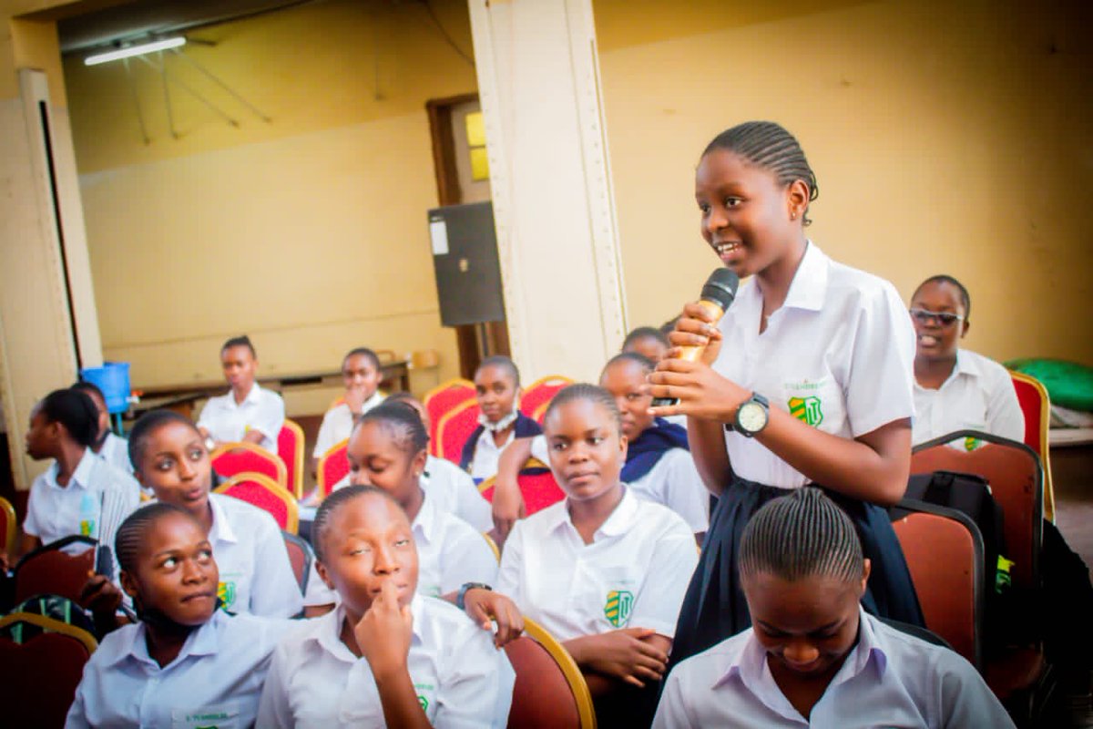 MimboroD's tweet photo. Katanga en marathon de sensibilisation au Lycée TUENDELEE avec 3006 élèves et 812 finalistes en conférence avec comme thème : #MaSanté_MaSexualité_MonAvenir. #Kitumaini. @UNFPARDC @IPPFAR @abefnd_rdc @lokushe @MajRDCongo https://t.co/ktFrPgZMHG https://t.co/OHLVKZpKXy