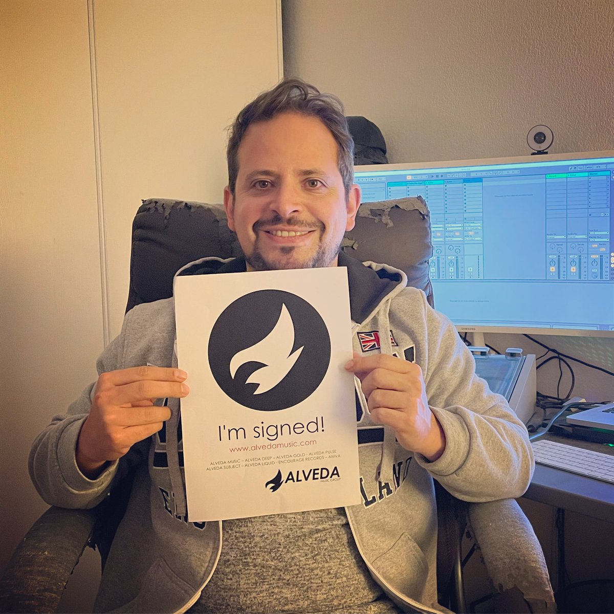 x_guardians's tweet photo. 📣☺️ I am so proud to announce my signing with the International Label @AlvedaMusic for the release of my EP "HATHOR", scheduled just a few days before Christmas 🎄🎅, on December 20, 2021! 

#xguardiansofficiel #xguardians #alvedamusic #alvedamusicgroup #musiclabel #hathor #ep https://t.co/SXLoZcxHNp