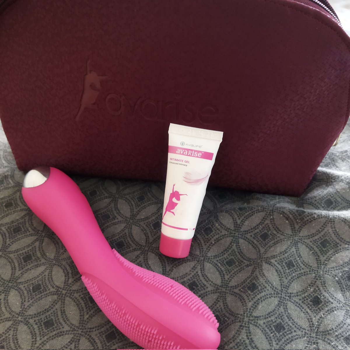 khulyyy's tweet photo. The Modern Wife Wife with a touch of pink. I'm just here to say I highly recommend #avarise intimate gel.... Here's to more #multiple.....🤭🤭🤭 #Avalife https://t.co/MJ36qpep96