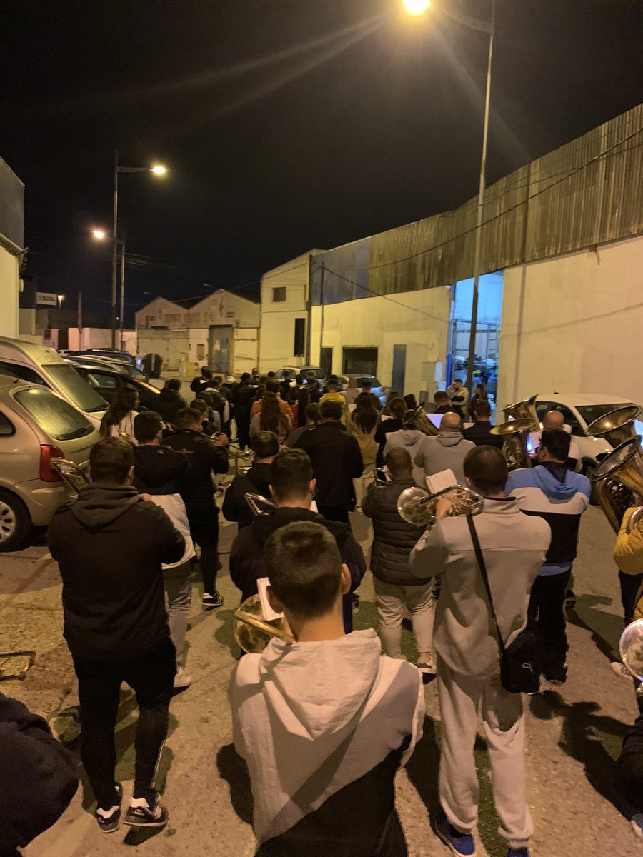 Finaliza la semana de ensayos !! 
El Domingo en torno a las 11:30 acompañaremos a los hermanos de <a href="/TrescaidasSFdo/">Tres Caidas San Fernando</a> en el ensayo solidario que se realizará por el barrio de la Bazán. Os esperamos!!🎺

#LD 

<a href="/IslapasionNet/">islapasionnet</a> <a href="/SANFDOCOFRADE/">SAN FERNANDO COFRADE</a>