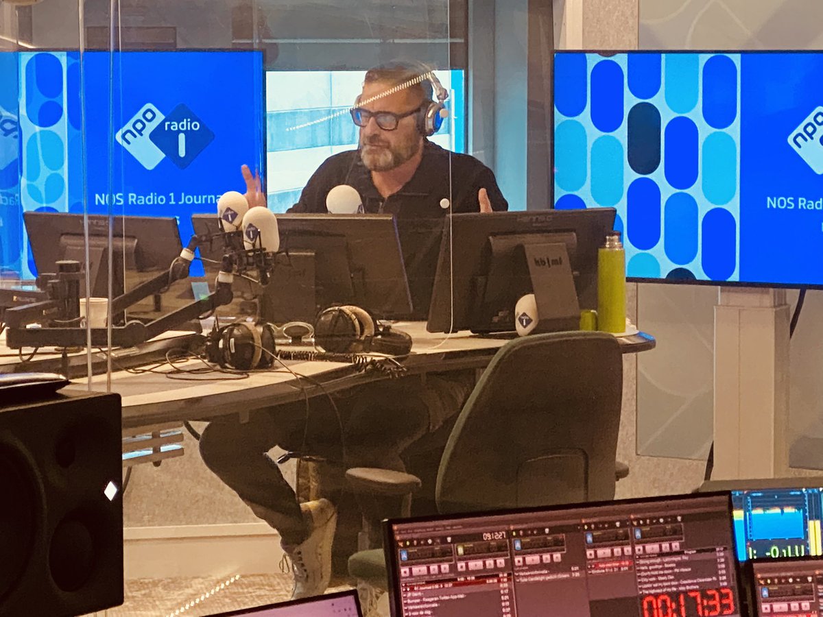 Laatste keer <a href="/JurgenvandeNOS/">Jurgen van den Berg</a> in het NOS Radio 1 Journaal. De man die de ochtend van NPO Radio 1 naar nieuwe hoogtes heeft weten te brengen. Grote dank Jurgen! En ik kijk uit naar je nieuwe show in de middag! <a href="/NPORadio1/">NPO Radio 1</a> <a href="/NOSRadio1/">NOS Radio 1 Journaal</a>