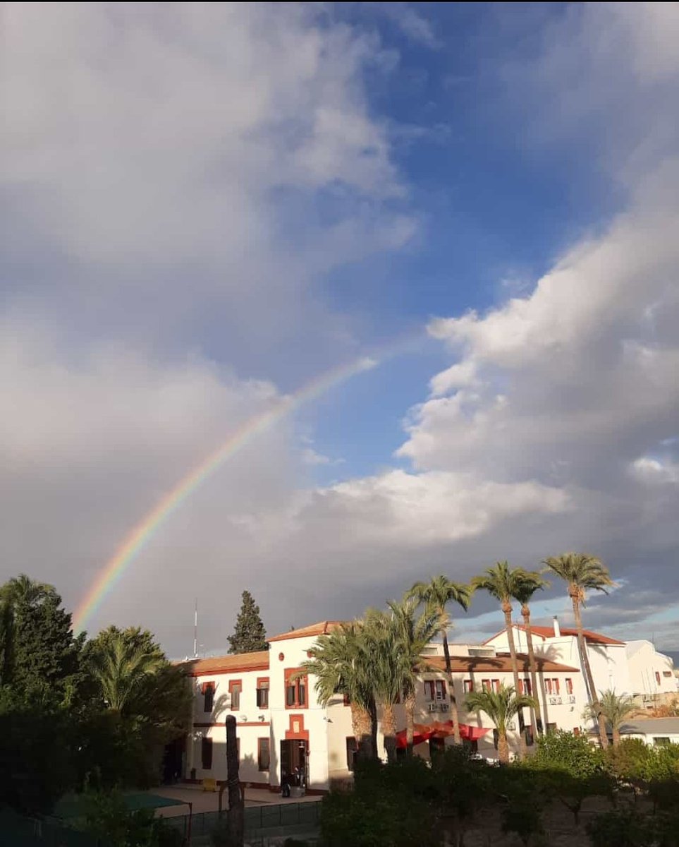 Feliz día del #DivinoMaestro <a href="/D_MaestroTorres/">DivinoMaestroTorres</a> <a href="/divinomaestrofe/">Divino Maestro Fundación Educativa</a> #LasTorresDeCotillas 
Foto:María Jesús Muñoz