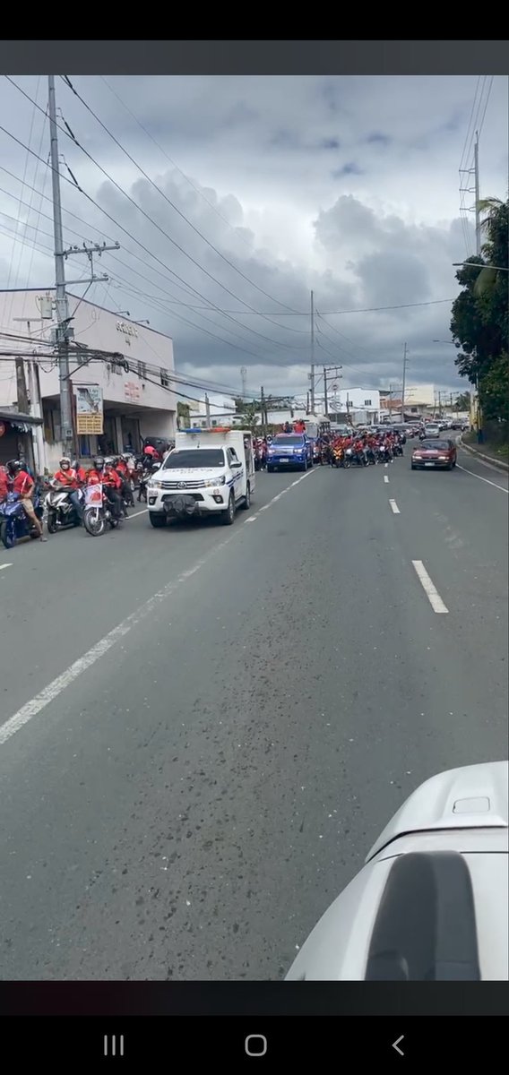 Architect_12EG's tweet photo. Bbm caravan @ batangas 
November  12,2021 
Mabuhay philippines  ✌✌
Mabuhay  batangas ✌✌
#BBMFORPRESIDENT2022
#BBMSARA2022 
#BBMSigawNgBayan https://t.co/UfYW3G1C6X