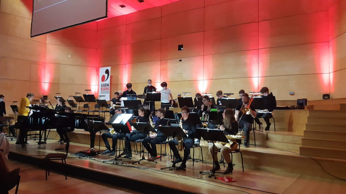 Glasbena torta ali Orkester se sestavi ...
Nastopajo dijaki Konservatorija LJ,
dirigent bo <a href="/slavenkulenovic/">Slaven</a>,
Povezovalka pa <a href="/AnaMarijaMitic/">Ana Maria Mitic</a>.
<a href="/cankarjevdom/">Cankarjev dom</a>