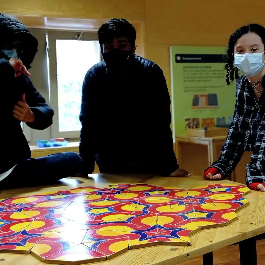 insmtarradell's tweet photo. Els alumnes de 2ESO han fet una visita al @mmaca_cat on han pogut experimentar amb les mates, en un museu on es pot tocar! També han construït 2 de les cúpules que va idear L. Da Vinci, realitzant un bon treball en equip i posant a prova la seva resistència #2eso21 #insmt #mmaca https://t.co/FycGz7hUkz