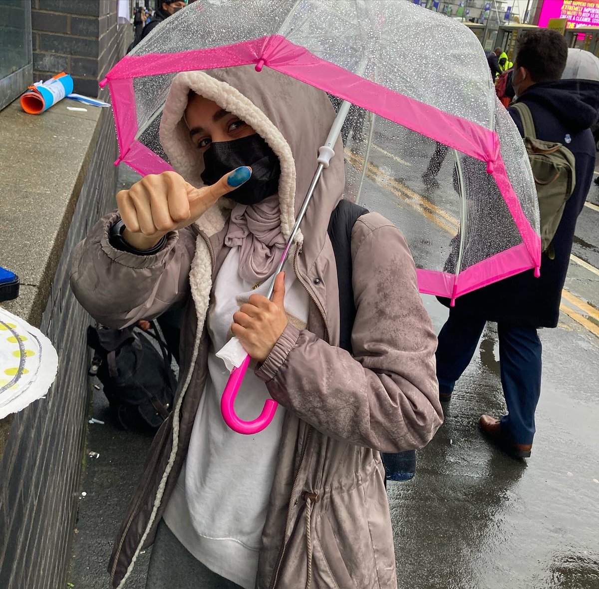 ElaineRartist's tweet photo. ‘ We are together, the planet is not just for humans- it is for all life, we need to give it more care’ Zainab adding her #fingerprint to #spottimespottime #alllife #workingtogether #sittingequally #conservationmeanslife #artaunifyinglanguage
#climatechange #glasgow #love https://t.co/mTDk62qHvk