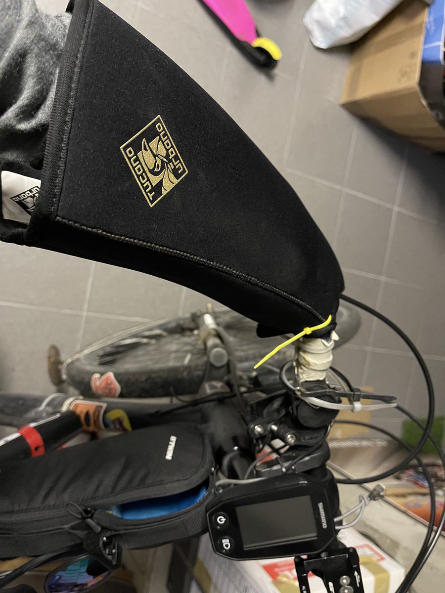 Rustfull's tweet photo. Je déclare la saison des #manchons et des #SousGants🧤 ouverte 😜
Bordel, ça caille ❄️❄️❄️🥶🥶🥶 https://t.co/OI2cnsxqs7