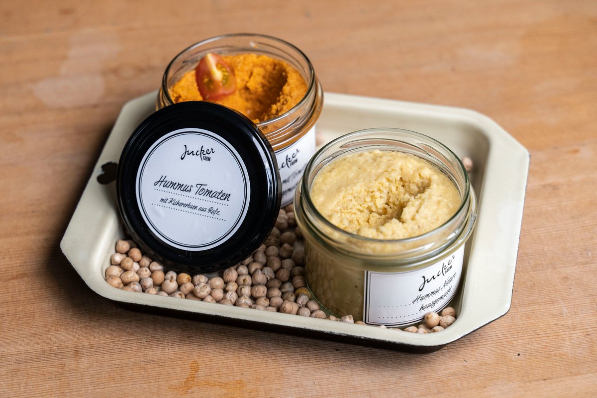 JuckerFarm's tweet photo. ABSOLUTE GOURMET-APOKALYPSE: UNS GEHT DAS HUMMUS AUS! Here's why: https://t.co/CEpTkjXZVw
#riphummus #warschönmitdir #kommbaldwieder https://t.co/G3UNT5LTiy