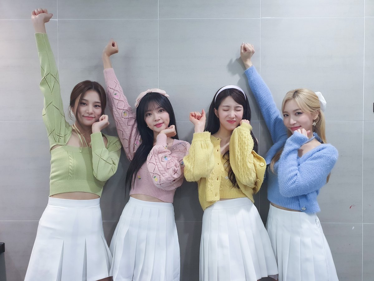 officialLABOUM's tweet photo. [#라붐]

깜짝 스페셜 무대 #상상더하기 와 #아로아로 부터 
#KissKiss 까지 오늘도 우리 라부미들은 사랑스러움이 뿜뿜💕

#LABOUM #BLOSSOM
#키스키스 #KissKiss
#다시_만나_설레게_해 https://t.co/ITUQNeTAg3
