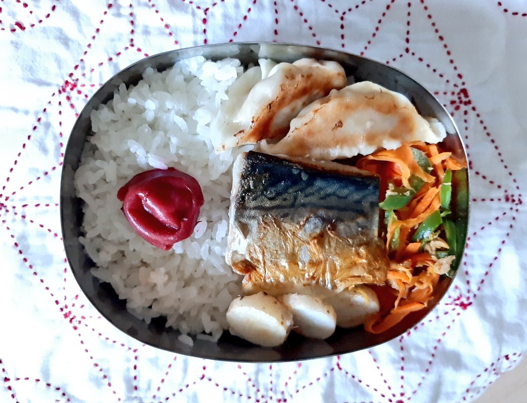 fuwaricooking's tweet photo. 明日は旦那さんの土曜出勤の日だけど
お弁当の支給があるらしい。気持ちの余裕でだらだらしちゃうハナキン。
#お弁当 #お弁当記録 https://t.co/WX201QL04v