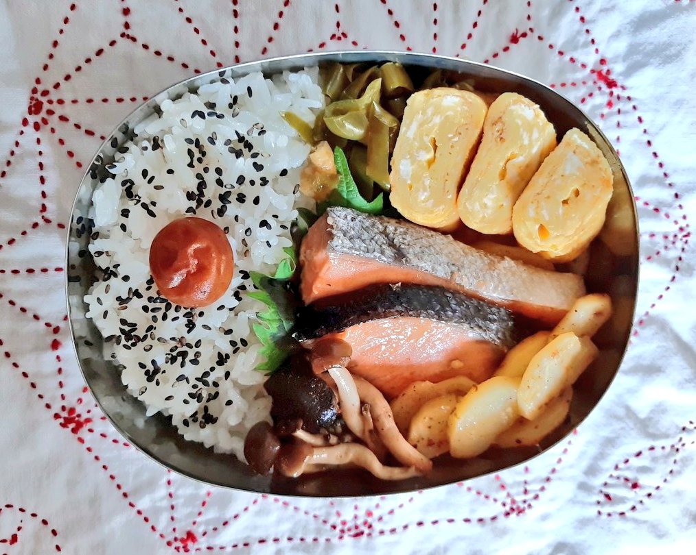 fuwaricooking's tweet photo. 明日は旦那さんの土曜出勤の日だけど
お弁当の支給があるらしい。気持ちの余裕でだらだらしちゃうハナキン。
#お弁当 #お弁当記録 https://t.co/WX201QL04v