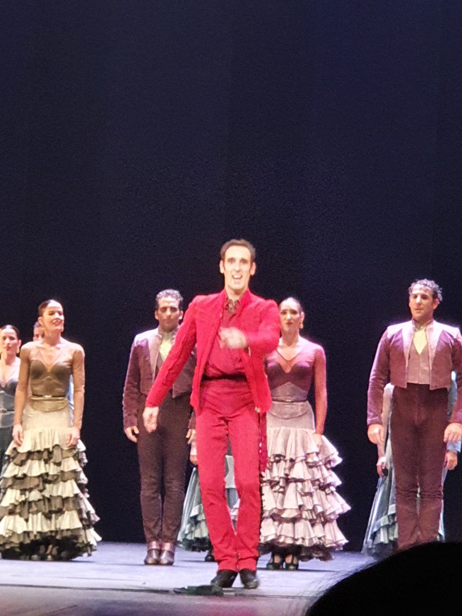 ConEspSanPeter's tweet photo. Felicitamos al @balletnacional de España, que dejó maravillado al entendido público que acudió a la apertura del festival #DanceOpen de San Petersburgo y a la clase maestra de Rubén Olmo. Vuelvan pronto, pedían emocionados https://t.co/ba7ibcIJsN