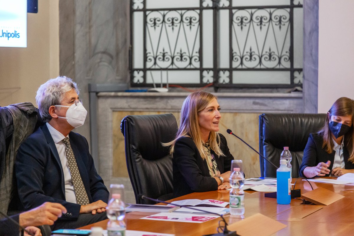 culturability's tweet photo. Spazi del Possibile in tour. Gli scatti al @MiC_Italia con il Ministro @dariofrance #OnofrioCutaia @larobbi @lindipietro @ElenaOstanel #PierluigiStefanini e @BolloAlessandro a confrontarsi sulla rigenerazione a base culturale.

Info sulle prossime tappe > https://t.co/JXbzUIhwi2 https://t.co/SIpG2SQm3F