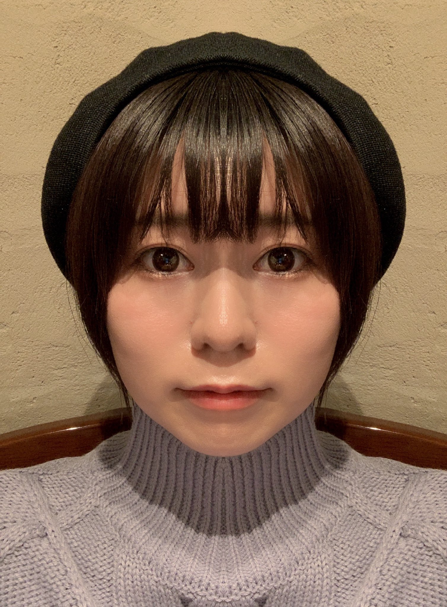 大空直美 わたしの顔ってどのくらい左右対称じゃないのかしら と思ってやってみました 1枚目わたし 2枚目右半分の顔複写 3枚目左半分の顔複写 右半分はそのように見られたい顔 左半分は本心の顔 と言われているらしいけれど こんなに左右顔違うんか