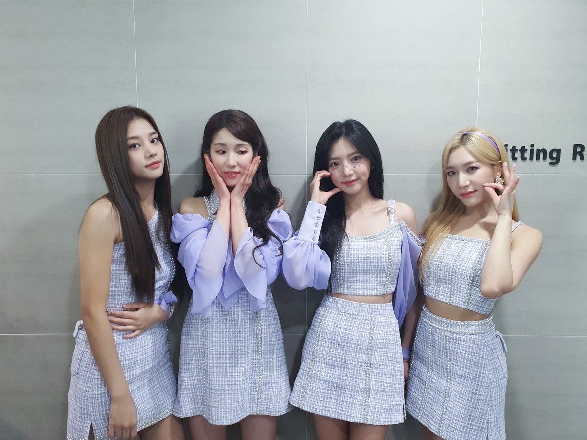 officialLABOUM's tweet photo. [#라붐]

깜짝 스페셜 무대 #상상더하기 와 #아로아로 부터 
#KissKiss 까지 오늘도 우리 라부미들은 사랑스러움이 뿜뿜💕

#LABOUM #BLOSSOM
#키스키스 #KissKiss
#다시_만나_설레게_해 https://t.co/nV7yjR4Hit