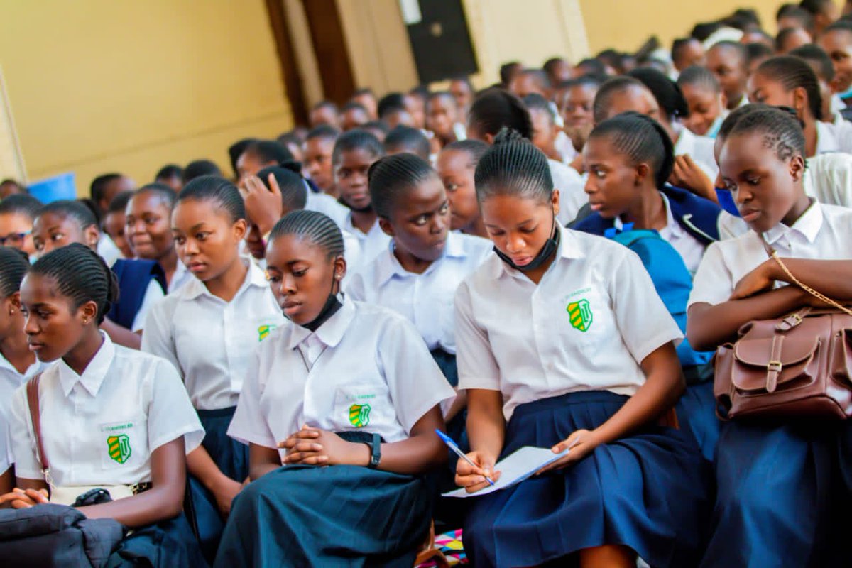 MimboroD's tweet photo. Katanga en marathon de sensibilisation au Lycée TUENDELEE avec 3006 élèves et 812 finalistes en conférence avec comme thème : #MaSanté_MaSexualité_MonAvenir. #Kitumaini. @UNFPARDC @IPPFAR @abefnd_rdc @lokushe @MajRDCongo https://t.co/ktFrPgZMHG https://t.co/OHLVKZpKXy