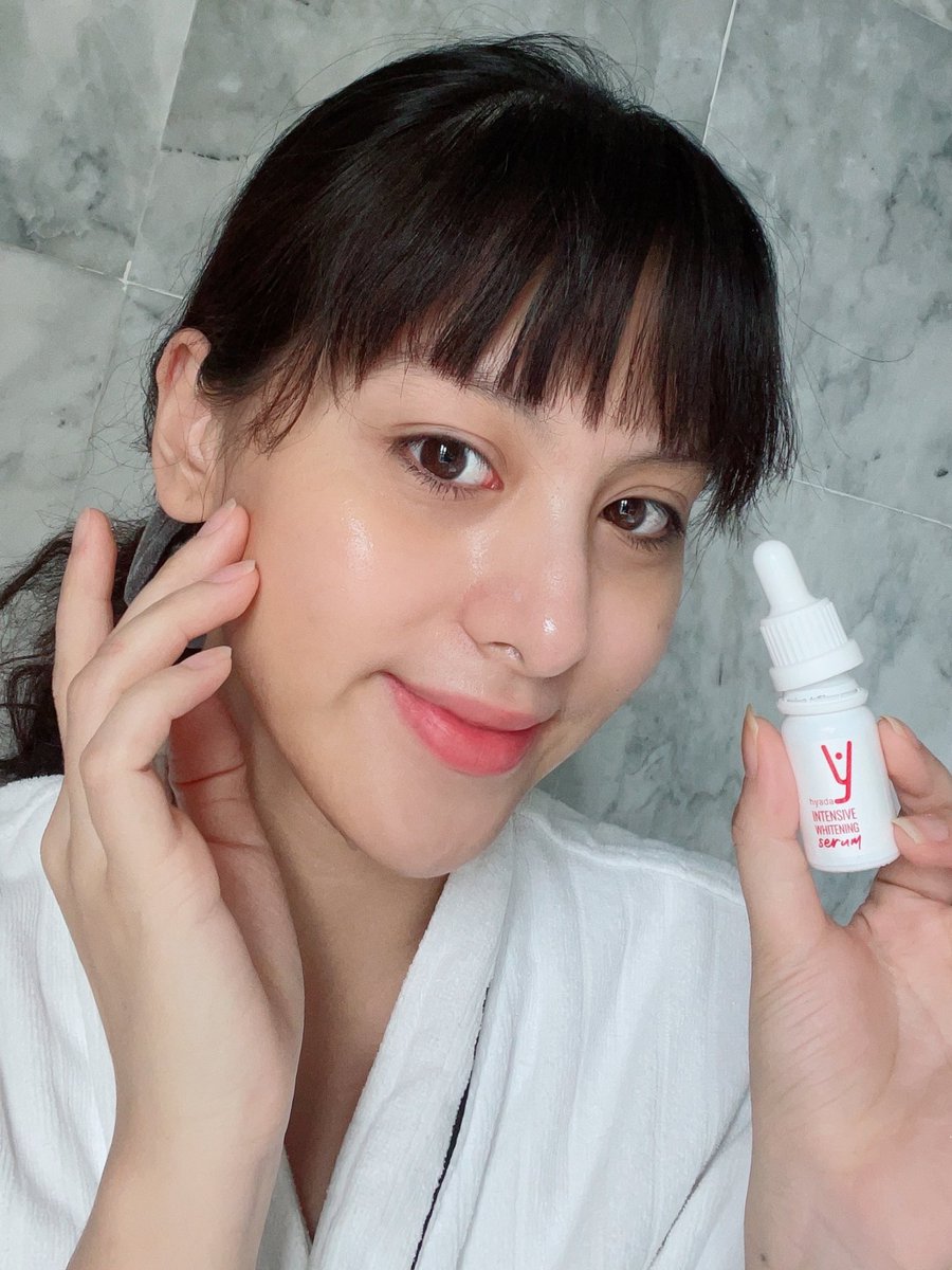 loogjun2543's tweet photo. 🌈 เซรั่มดัง ปังๆ ใน Tiktok ตัวนี้เลย “Hyada Intensive Whitening Serum” เซรั่มที่ช่วยเรื่องความกระจ่างใส รอยสิว ที่ประกอบด้วยสารสกัดจากธรรมชาติถึง 7 ชนิด ทำให้ผิวแข็งแรง ไม่เหนียวเหนอะหนะ ตัวนี้ห้ามพลาด 💖
IG : @hyadanatural
#ไฮยาดาไวท์เทนนิ่งเซรั่ม #hyada #ไฮยาดา #ไฮยาดาเซรั่มv https://t.co/RINhS9DcbX