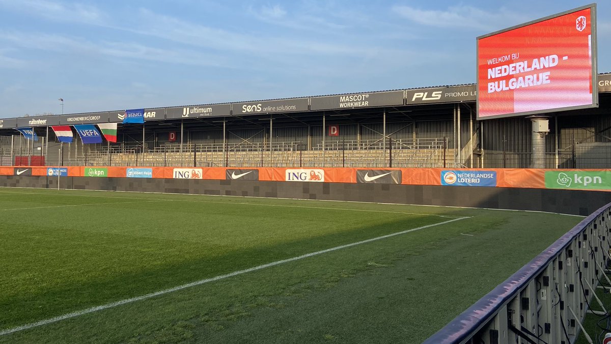 AlmereCityFC's tweet photo. 🧡 Het Yanmar Stadion kleurt Oranje!

#nedbul #AlmereCity https://t.co/MDa8MjXMkk