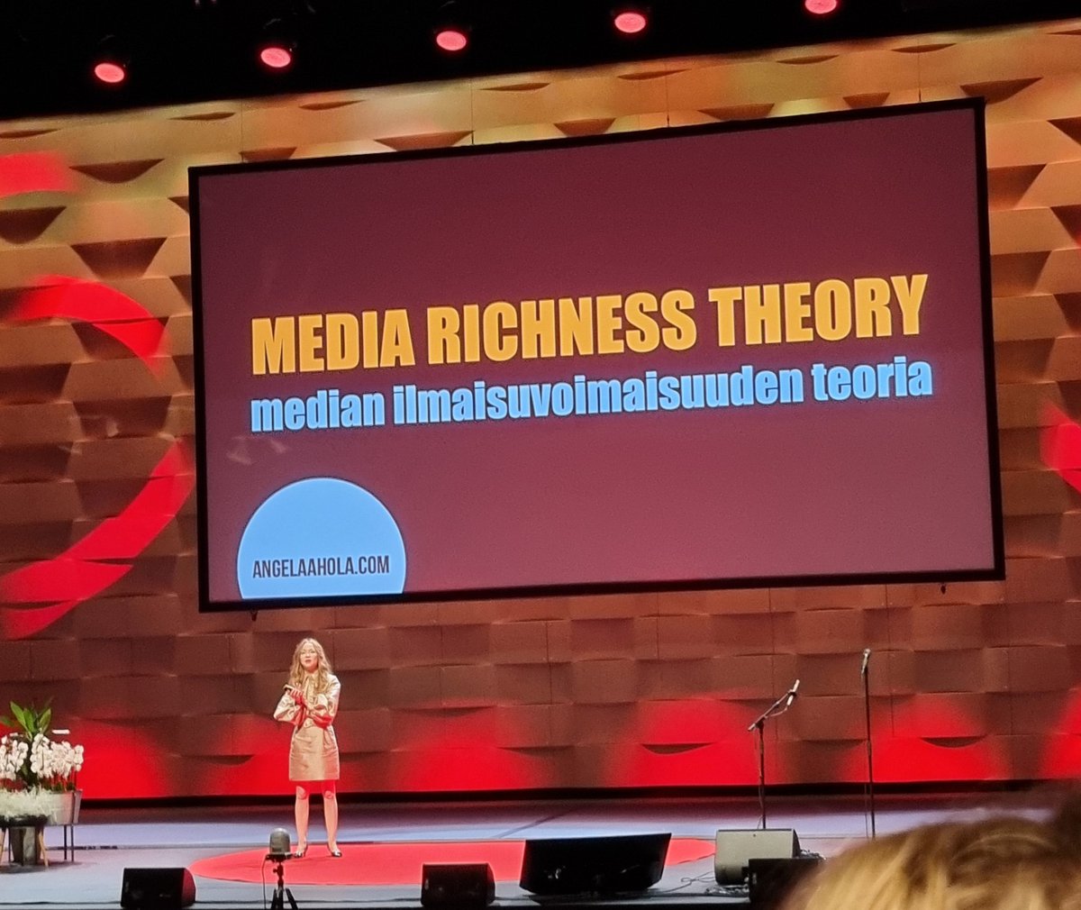 Riemastuttava Angela Ahola. "What makes others like, trust and listen to you?" Rohkeasti suomeksi, vaikka ei oma äidinkieli. Kiitos. <a href="/angela_ahola/">Angela Ahola</a> #RKesakoulu