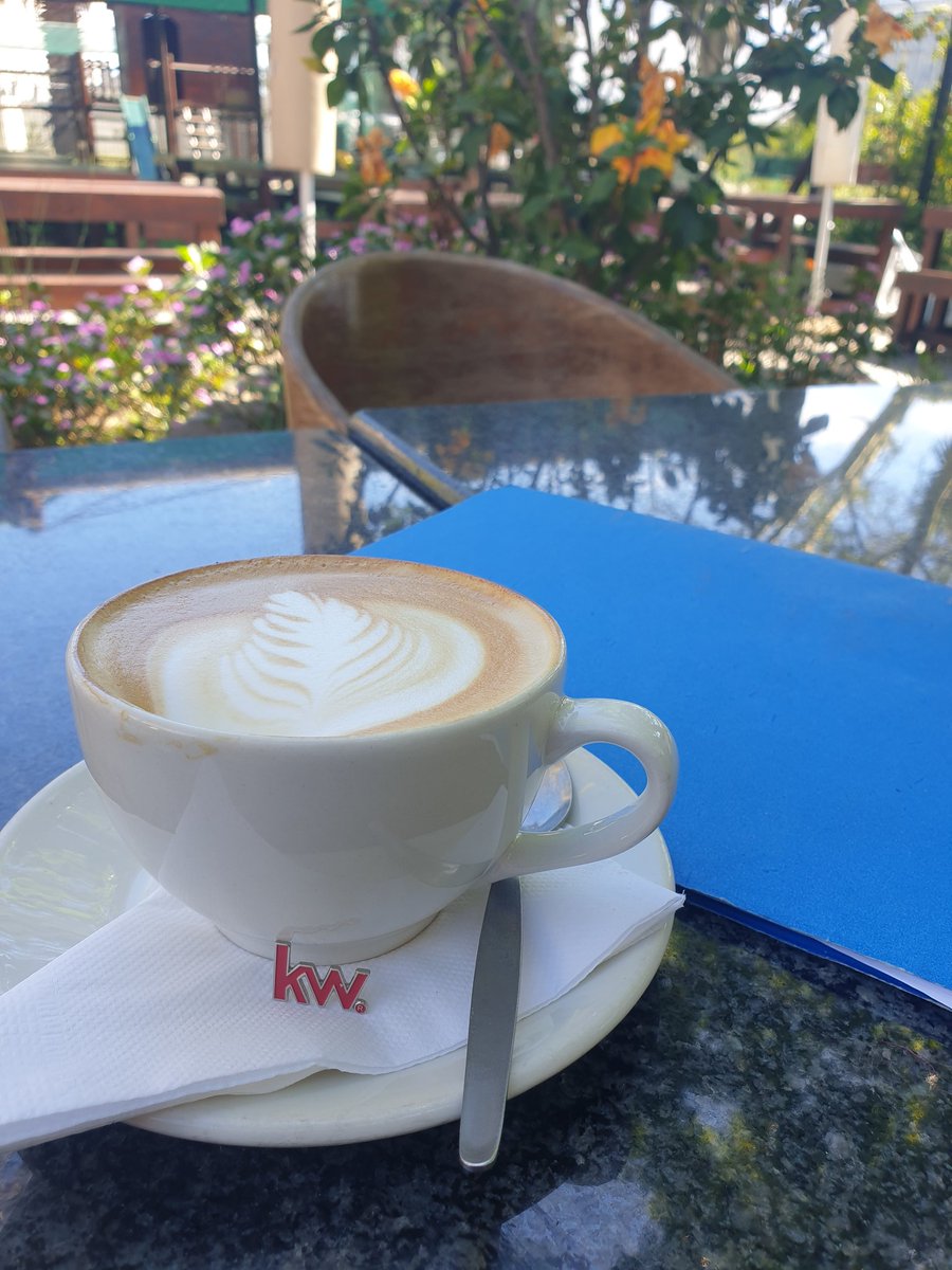 BRabbitCPT's tweet photo. Quick Coffee break before our next viewing 🏡 ☕

@lorijean23

#Viewings #listings #happyfridayeveryone #KellerWilliamsRealty #ReasEstate #CapeTown #WesternCape #WesternSeaboard #ForSale #coffee https://t.co/jQQgr6BVUE