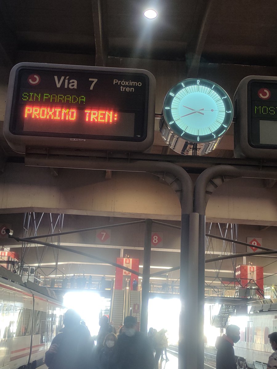 SherezadeRocio's tweet photo. Ni un horario se cumple con los trenes a/de Valdemoro C3 y además cambian de vía, saliendo 10 minutos después de la hora Es vergonzoso y muy poco respeto a los viajeros. @CercaniasMadrid @Renfe #valdemoro #cercaniasc3 https://t.co/XVw1fxVwcF