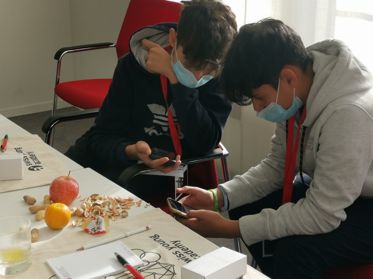 ScienceEtCite's tweet photo. 😍 Am #Zukunftstag im Haus der Akademien haben sich Kinder unter anderem mit der Arbeit rund um die #Wissenschaftskommunikation auf Social Media befasst! 👩🏻‍🔬📱
🤝@academies_ch haben ein cooles Programm zusammengestellt und #ProfDrFuchs hat sie dabei tatkräftig unterstützt. https://t.co/EPv4jI6Egm