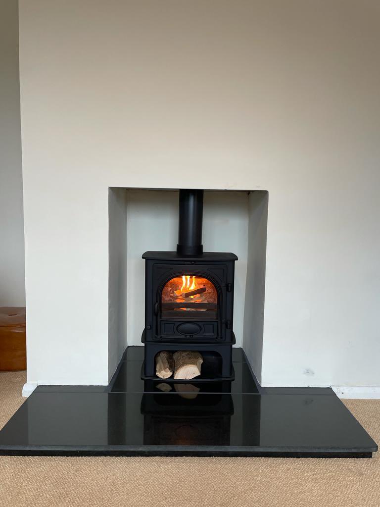 This stove has been fully refurbished by us. It is a Stovax Stockton 5 Midline that we then refitted in Newton Poppleford, East Devon

#refurbishedstove #newtonpoppleford #eastdevon