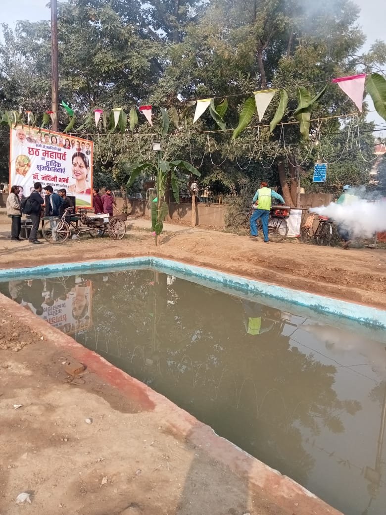 PublicSdmc's tweet photo. @SDMC_Official @MoHFW_INDIA @MoHUA_India @LtGovDelhi @CMODelhi @nvbdcpmohfw  Anti mosquito drive at all Holy Chhath Ghats in South Zone area by Public Health Department South Zone SDMC on 10.11.2021 https://t.co/UZL5c7guLb