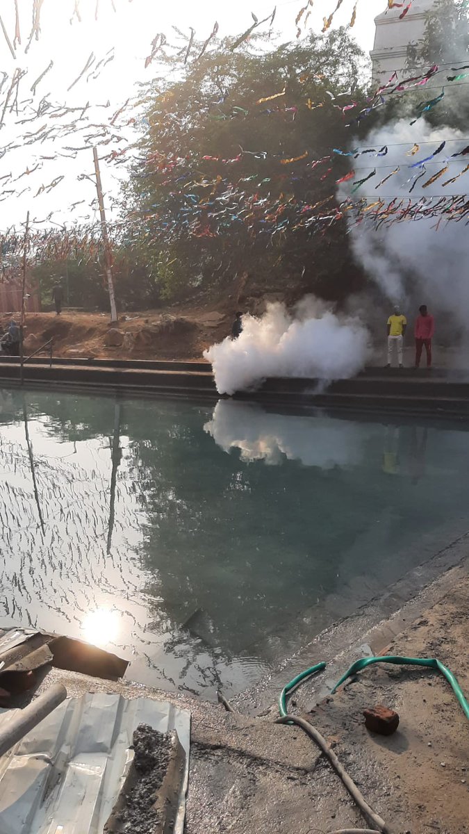 PublicSdmc's tweet photo. @SDMC_Official @MoHFW_INDIA @MoHUA_India @LtGovDelhi @CMODelhi @nvbdcpmohfw  Anti mosquito drive at all Holy Chhath Ghats in South Zone area by Public Health Department South Zone SDMC on 10.11.2021 https://t.co/UZL5c7guLb