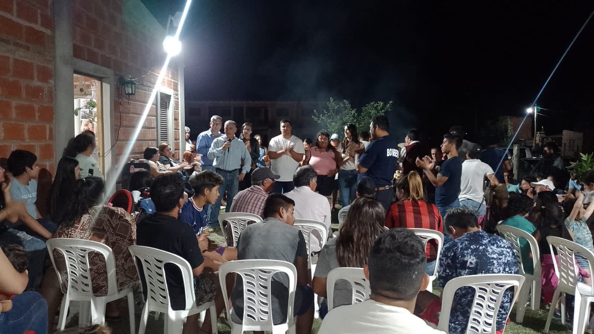 dardotognolaok's tweet photo. A nuestros candidatos a concejales y a nuestro líder y próximo intendente de Esquina, @carlitosoviedo, GRACIAS 👏🏻 ¡Este domingo hagamos sentir la voz del pueblo en las urnas! 🗳 #Lista51 🇦🇷 https://t.co/v4hCwoxd3a