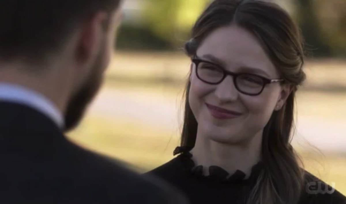 Lenod's tweet photo. What is worth remembering : 

💫 We saw Kara and Mon-El together again
💫 Supervalor perfection 
💫 Heart eyes as always 😍😍
💫 They hugged so tightly ❤❤

They will fin each other again in the future ❤❤ #karamel https://t.co/LgAaiy4R4k