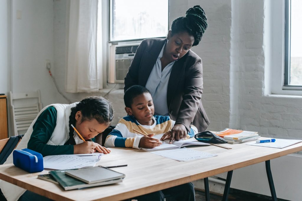 southwestsource's tweet photo. Revealed: Sheffield teachers on average earn one of the lowest salaries in the country.

https://t.co/tvu4j8BlMZ https://t.co/eibu4m1198