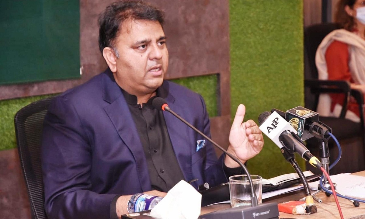 JagbaniOnline's tweet photo. Pak ਦਾ ਅੱਤਵਾਦੀਆਂ ਲਈ ਮ��ੜ ਜਾਗਿਆ ਪਿਆਰ, ਮੰਤਰੀ Fawad Chaudhry ਨੇ ਕਿਹਾ 'ਅੱਤਵਾਦੀਆਂ ਨੂੰ ਮਿਲੇ ਇਕ ਮੌਕਾ'
https://t.co/uUzhRImaiY
#InternationalNews #TTPFactions #InformationMinister #FawadChaudhry #Pakistan #ImranKhan https://t.co/CxYOWO72v8
