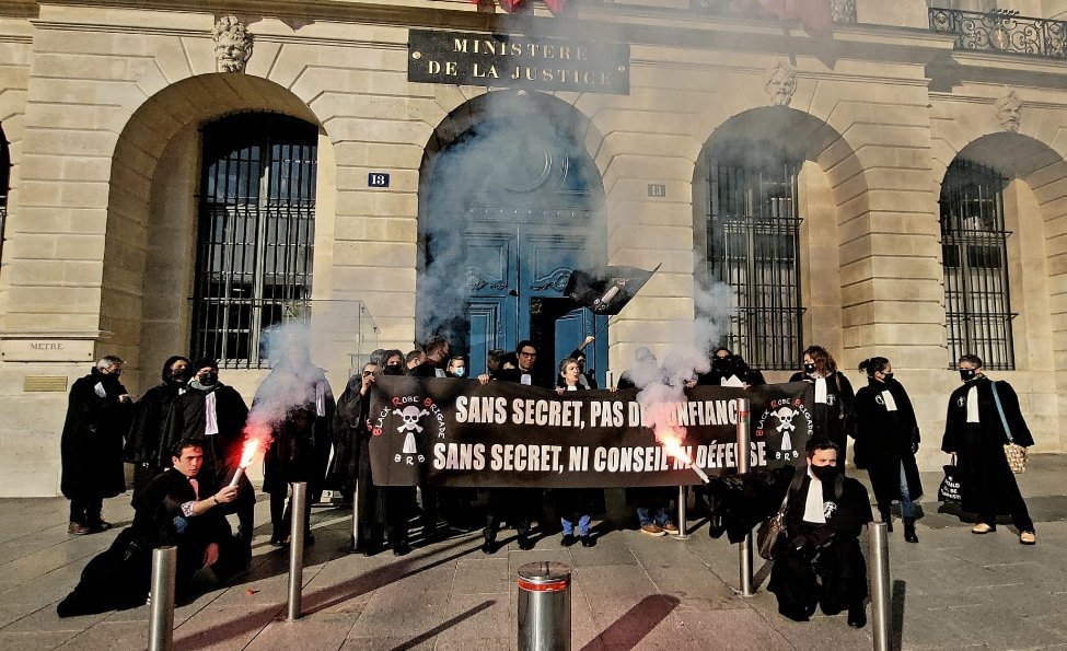 BlackRobeBrigade tweet media