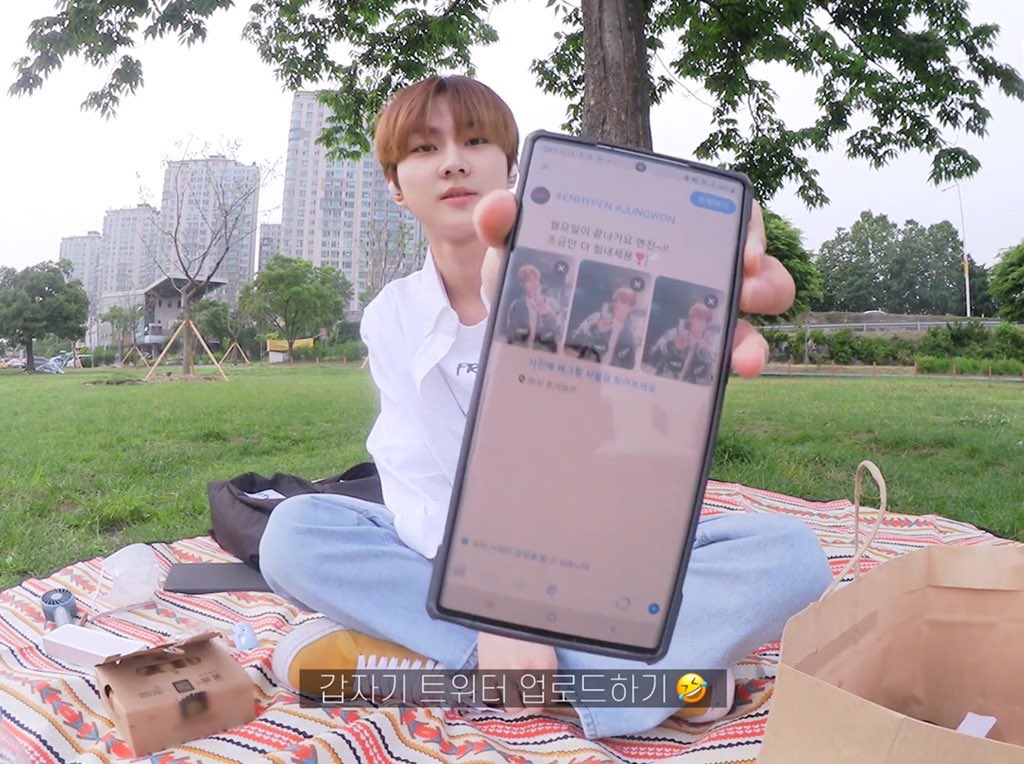sprklestar's tweet photo. rt if you’re                       like if you’re 
       jungwon                            sunghoon https://t.co/3kArxOzTOO