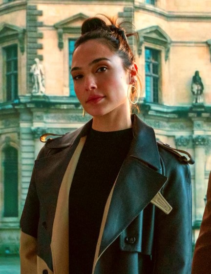 𝑆𝑡𝑒𝑎𝑙𝑖𝑛𝑔 𝑓𝑟𝑜𝑚 ℎ𝑒𝑟 𝑚𝑢𝑠𝑒𝑢𝑚 𝑖𝑠 𝑎 𝒃𝒂𝒅 𝒊𝒅𝒆𝒂.