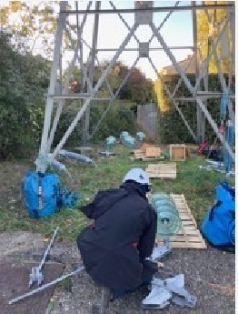 Dans le #Vaucluse, nos équipes de #Nîmes ont installé des parafoudres sur une ligne électrique ⚡️! 
Objectif : sécuriser nos installations électriques en cas de surtension provoquée par la foudre ⛈️